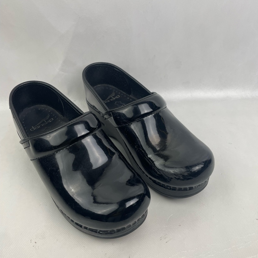 Dansko black patent Leather Women’s Slode Shoes Sz 7.5 Wide